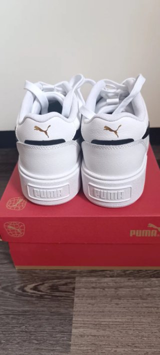 Zapatillas Puma Blancas y Negras