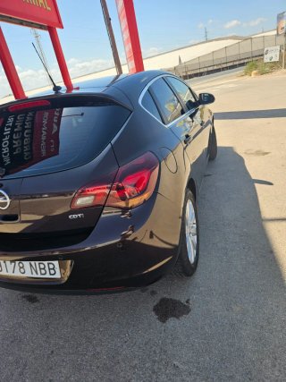 Opel Astra 2012