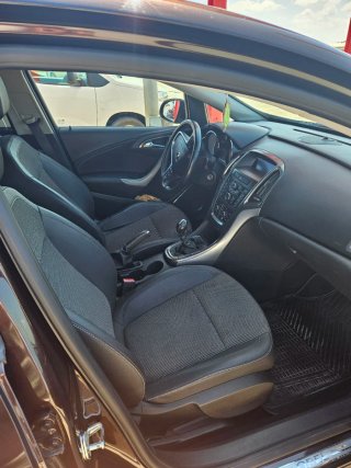 Opel Astra 2012