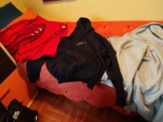 Ropa variada: sudaderas Pull y sudadera Kappa