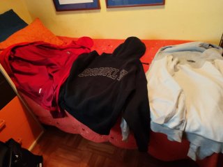 Ropa variada: sudaderas Pull y sudadera Kappa