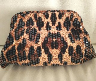 Pochette con paillettes maculato