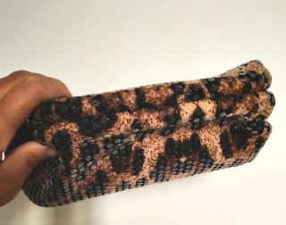 Pochette con paillettes maculato