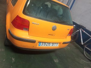 Coche amarillo