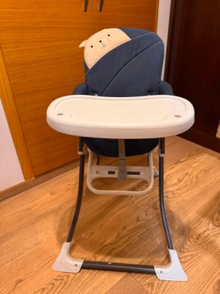 Trona de bebé azul con peluche