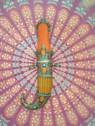 Daga artesanal decorativa