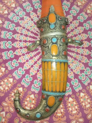 Daga artesanal decorativa