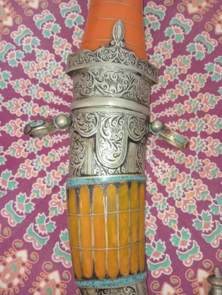 Daga artesanal decorativa