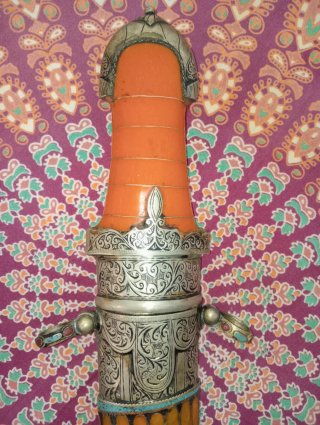 Daga artesanal decorativa