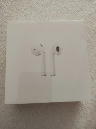AirPods con estuche de carga