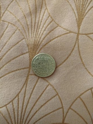 Moneda Antigua con Escudo Real