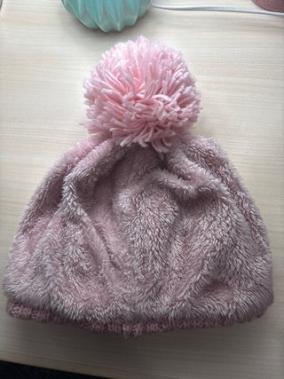 Gorro de invierno rosa con pompón