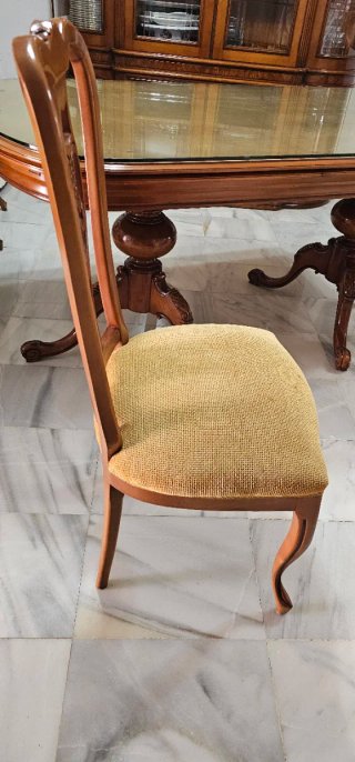 Mesa de comedor clásica madera y cristal y sillas