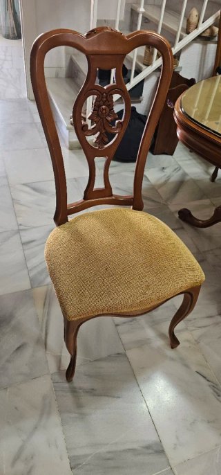 Mesa de comedor clásica madera y cristal y sillas