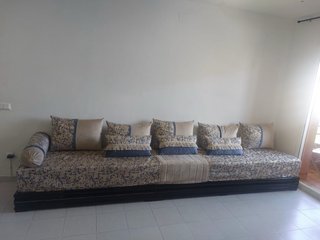 Sofá marroquí azul y dorado