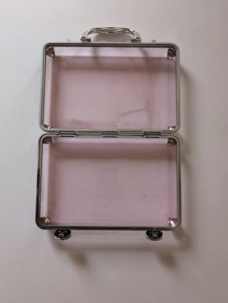 Caja de plástico transparente con asa