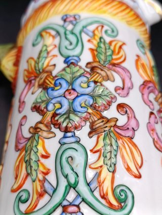 Jarra de porcelana italiana estilo Capodimonte