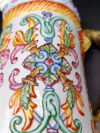 Jarra de porcelana italiana estilo Capodimonte