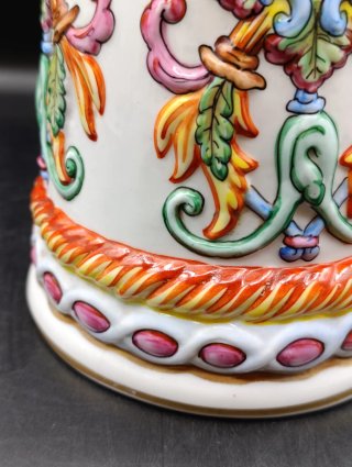 Jarra de porcelana italiana estilo Capodimonte