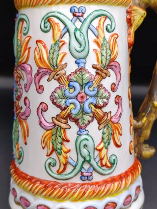 Jarra de porcelana italiana estilo Capodimonte