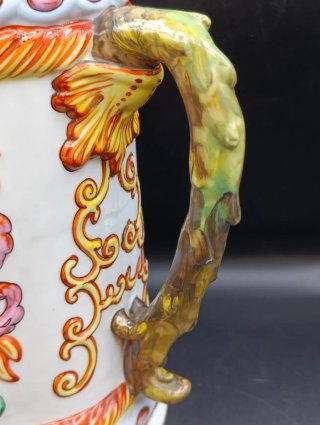 Jarra de porcelana italiana estilo Capodimonte