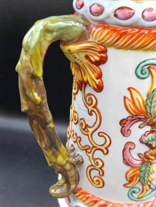 Jarra de porcelana italiana estilo Capodimonte