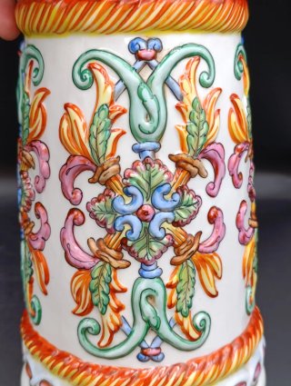 Jarra de porcelana italiana estilo Capodimonte