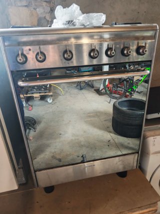 Cocina de gas Smeg con horno