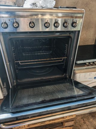 Cocina de gas Smeg con horno