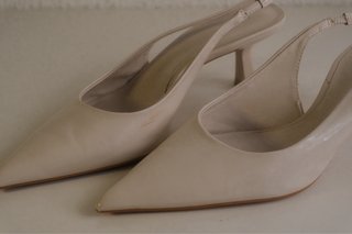 Zapatos Zara Talla 37 Beige Tacón Slingback
