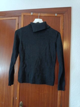 Jersey negro cuello alto trenzado