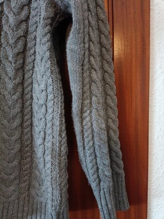 Jersey gris trenzado