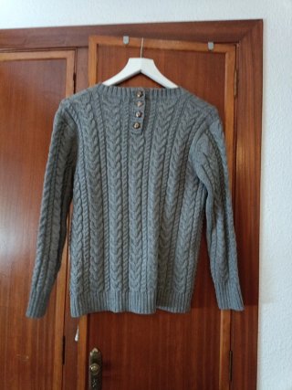 Jersey gris trenzado