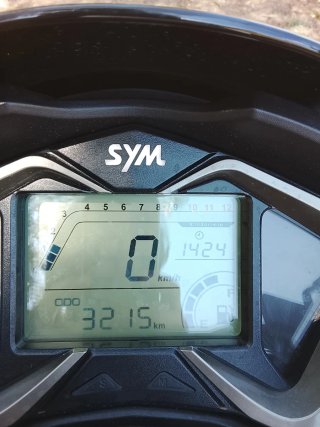 Moto Scooter SYM 125cc Blanca y Negra