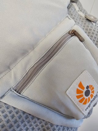 Mochila Ergobaby Omni Breeze color Pearl grey