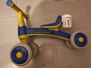 Bici infantil EIGHT4TWO azul y amarilla