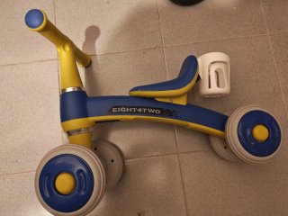 Bici infantil EIGHT4TWO azul y amarilla
