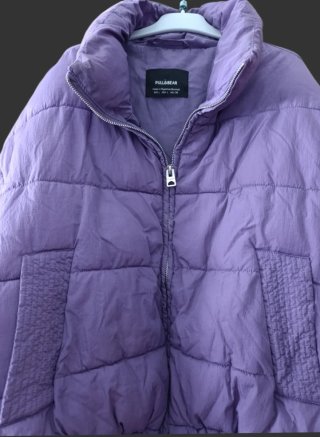 Chaqueta acolchada Pull&Bear morada talla única