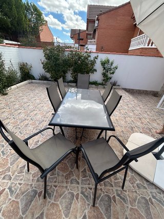 Mesa cristal 7 sillas y sombrilla grande