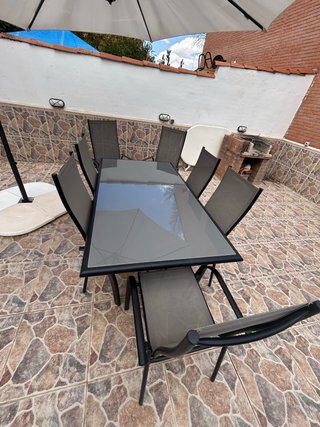 Mesa cristal 7 sillas y sombrilla grande