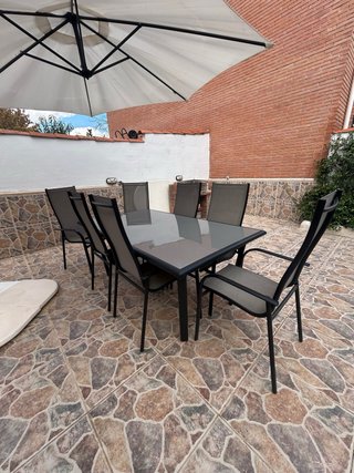 Mesa cristal 7 sillas y sombrilla grande