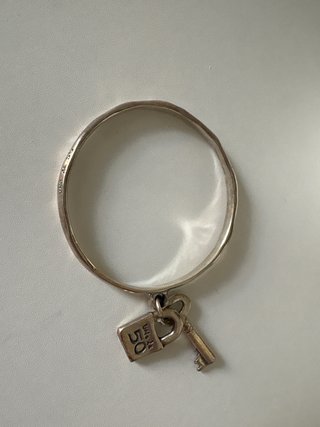 Pulsera Uno de 50 con candado y llave