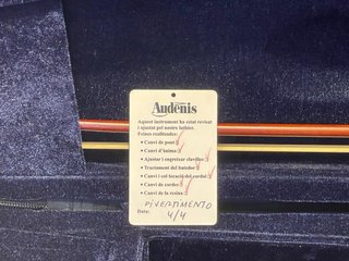Violín con estuche, arco y afinador