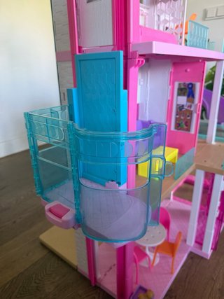 Mansión Barbie con tobogán y piscina