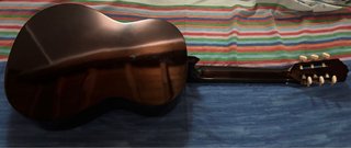 Chitarra classica con custodia nera