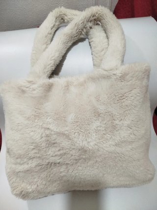 Bolso de pelo beige