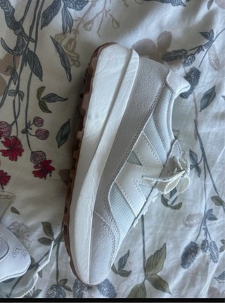 Zapatillas New Balance grises y blancas nuevas