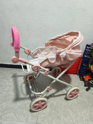 Cochecito de muñecas rosa