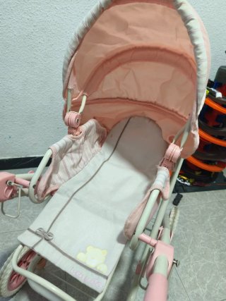 Cochecito de muñecas rosa