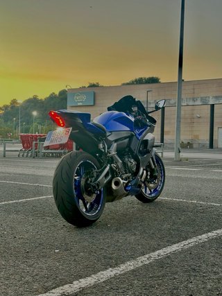 Yamaha R7 2024 sportbike